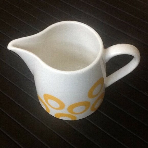 brand new YELLOW & WHITE Mikasa Circle Chic Porcelain Creamer + Covered Sugar - Picture 2 of 9